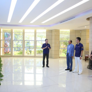 柬埔寨澳法集團(tuán)董事長(zhǎng)李坤泰蒞臨縱覽線纜集團(tuán)考察交流